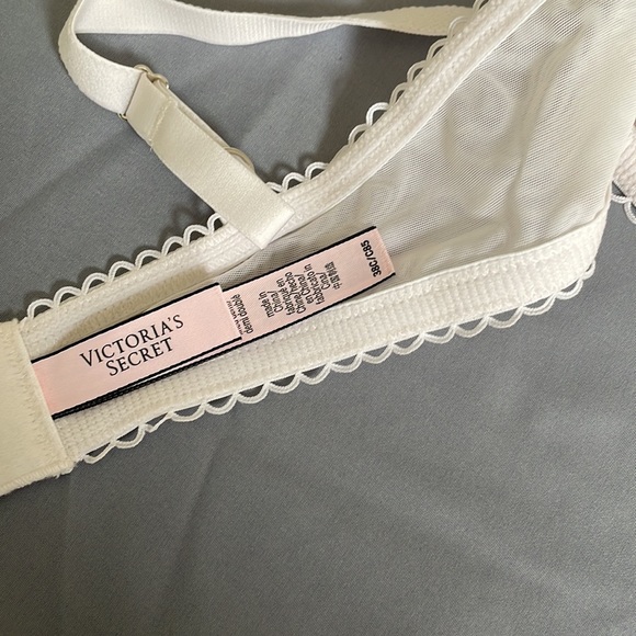 Victoria’s Secret Dream Angels Lined Demi. 38C cream cup with ivory lace. - Picture 8 of 12